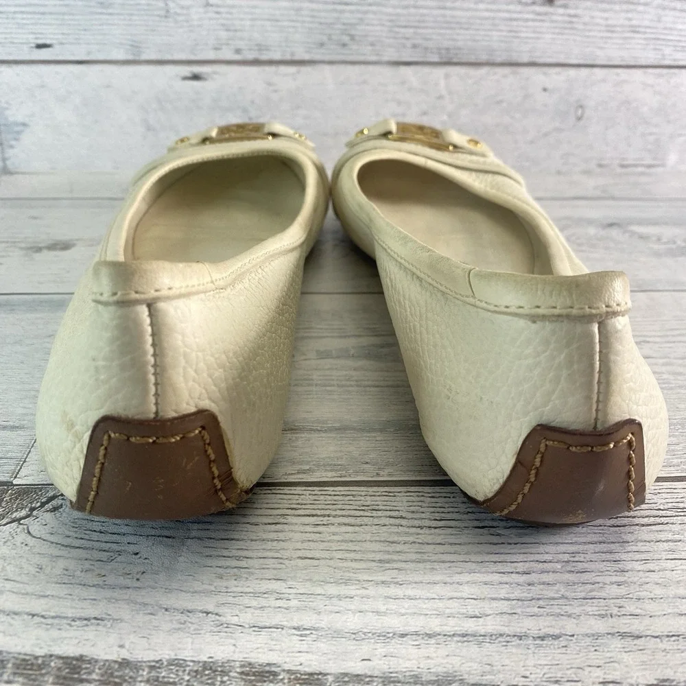 Tory Burch Flats Womens 8.5 Cream Gold Emblem Ballet Driving Shoe Patent Leather